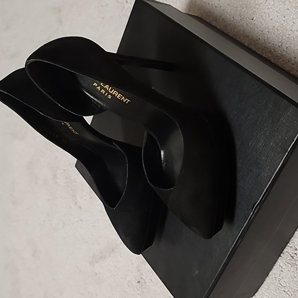 Saint Laurent Black Platform pumps